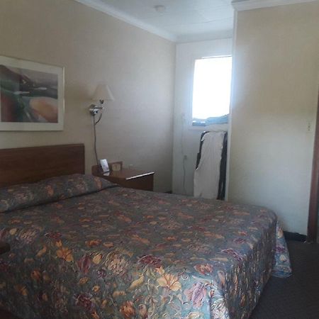 ساندسكاي Maples Motel المظهر الخارجي الصورة